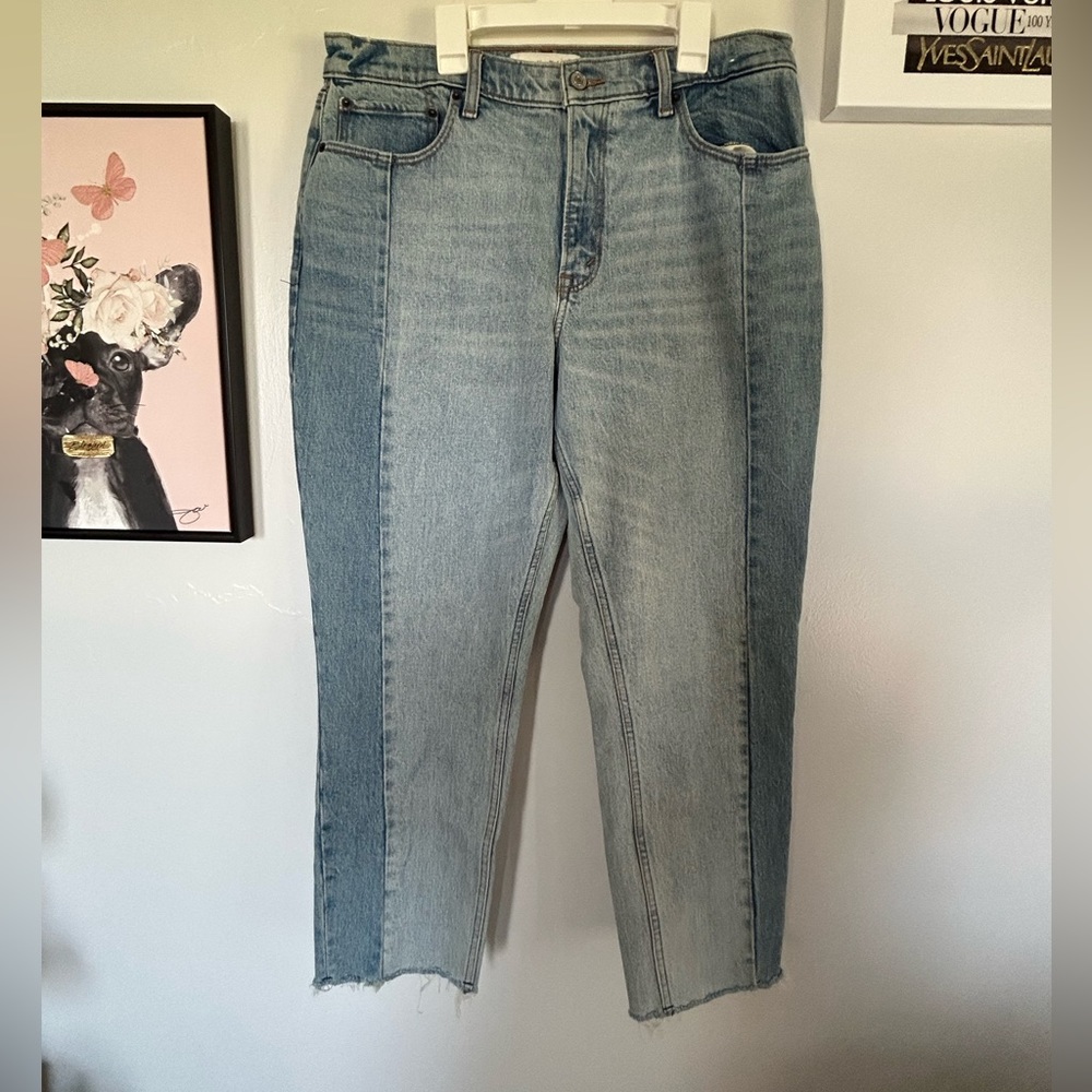 Abercrombie and Fitch High Rise Mom Jeans, New with tags, Size 12/31